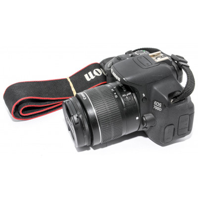 CÁMARA REFLEX DIGITAL CANON 700D EFS + 18-55MM III