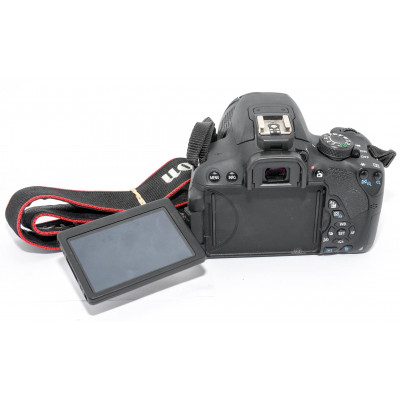 CÁMARA REFLEX DIGITAL CANON 700D EFS + 18-55MM III