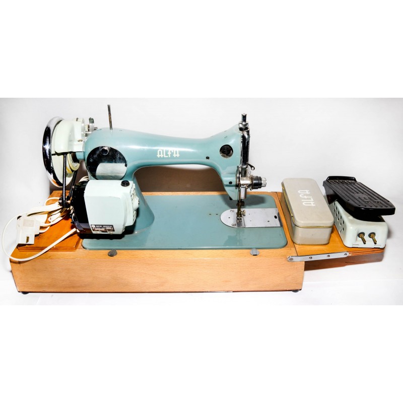 Máquina de coser Alfa de pedal de color verde (Vendido)