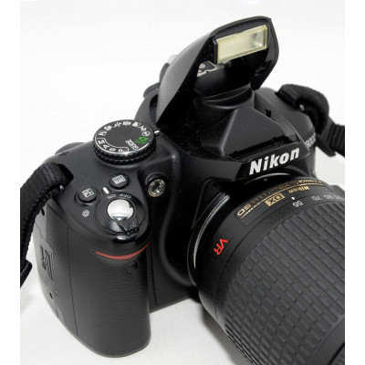 CAMARA REFLEX DIGITAL NIKON D3000 + NIKON 55-135mm