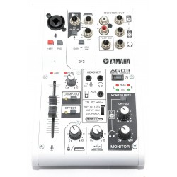 MESA MEZCLAS YAMAHA AG03