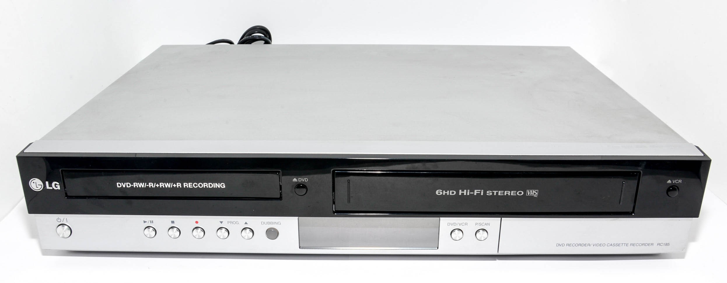 Antiguo reproductor de DVD roto y reproductor VHS: fotografía de stock ©  ilze79 #15850939
