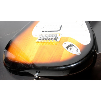 GUITARRA ELÉCTRICA FENDER SQUIER STRATOCASTER