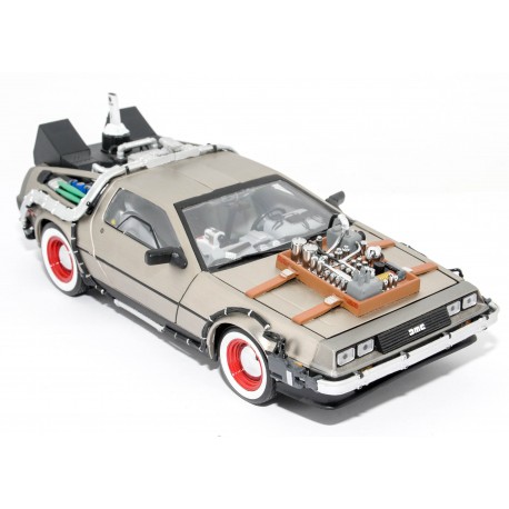 COCHE A ESCALA DMC DELOREAN 1/18 REGRESO AL FUTURO