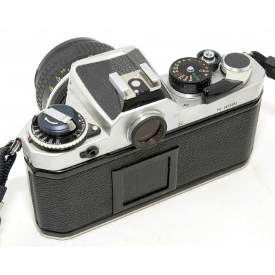 CAMARA RÉFLEX NIKON FE + NIKKOR 50MM 1.8