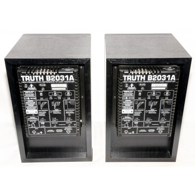 PAREJA ALTAVOCES ACTIVOS BEHRINGER TRUTH B2031A