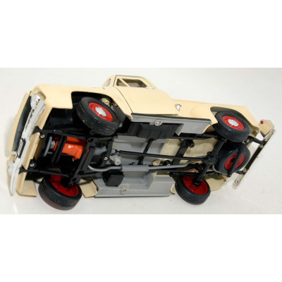 COCHE A ESCALA ROAD LEGENDS FORD PICKUP 1953 1/18