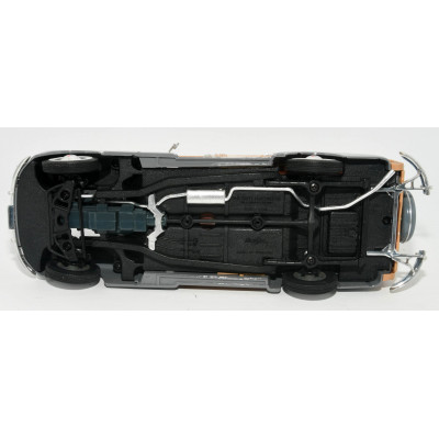 COCHE A ESCALA CHEVROLET FLEETMASTER 1:18 MAISTO