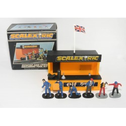 SCALEXTRIC PITSTOP AND CREW