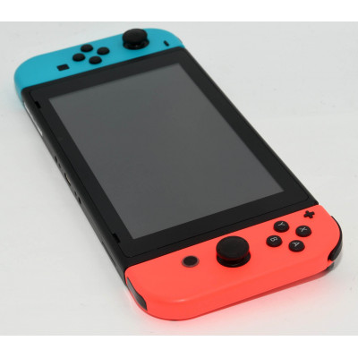 CONSOLA NINTENDO SWITCH AZUL Y ROJA