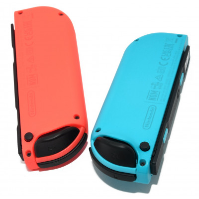 CONSOLA NINTENDO SWITCH AZUL Y ROJA