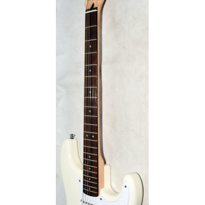 GUITARRA ELÉCTRICA FENDER SQUIER BULLET STRAT