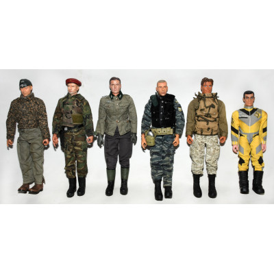 12 FIGURAS DE MILITARES CON ACCESORIOS