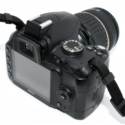 CAMARA REFLEX DIGITAL NIKON D3000 + TAMRON 18-200MM