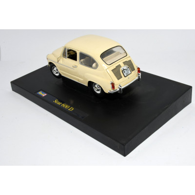 COCHE A ESCALA REVELL SEAT 600D