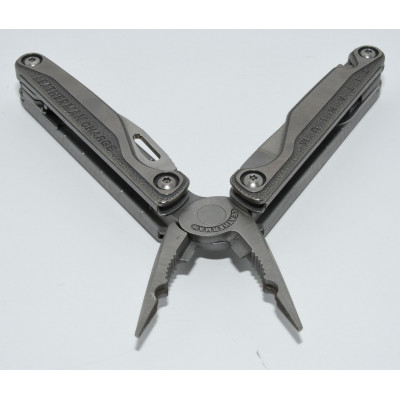NAVAJA LEATHERMAN CHARGE TITANIUM