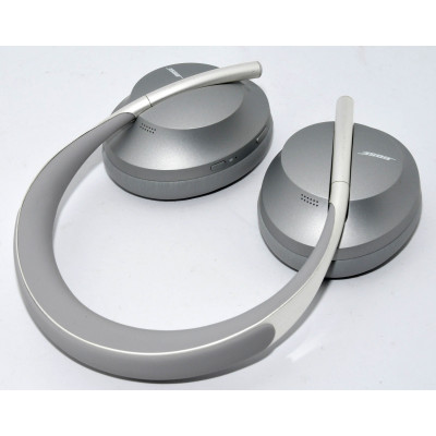 AURICULARES BOSE NOISE CANCELLING 700 PLATA