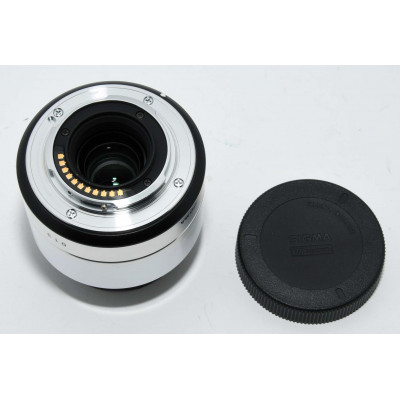 OBJETIVO SIGMA 19MM F2.8 DN PARA OLYMPUS OM-D