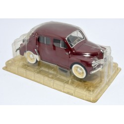 COCHE A ESCALA RENAULT 4CV 1/17