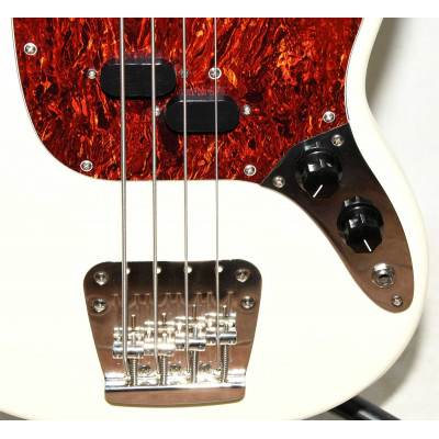 BAJO ELÉCTRICO ESCALA CORTA FENDER SQUIER MUSTANG