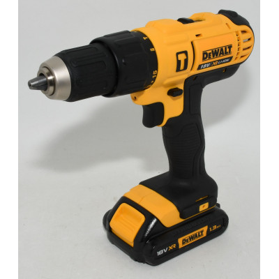 TALADRO A BATERIA DEWALT DCD776