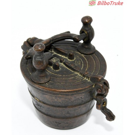 PONDERAL DE BRONCE CON VASOS ANIDADOS