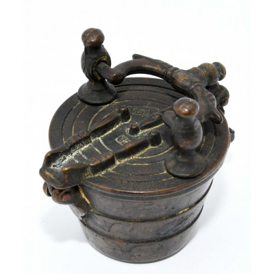 PONDERAL DE BRONCE CON VASOS ANIDADOS