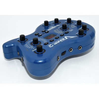 AMPLIFICADOR VIRTUAL BEHRINGER V-AMP