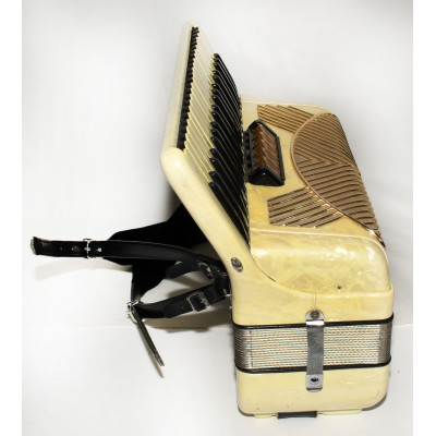 ACORDEON HOHNER VERDI IV 120BAJOS 5 REGISTROS