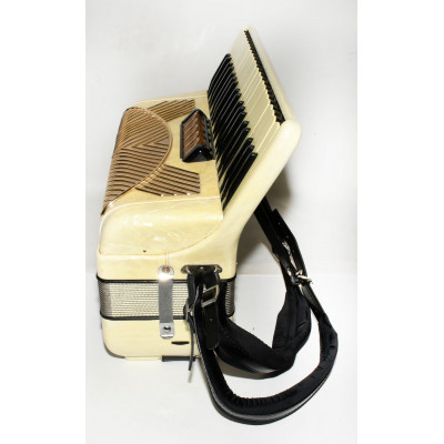 ACORDEON HOHNER VERDI IV 120BAJOS 5 REGISTROS