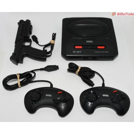 CONSOLA SEGA MEGADRIVE II CON MANDOS Y PISTOLA
