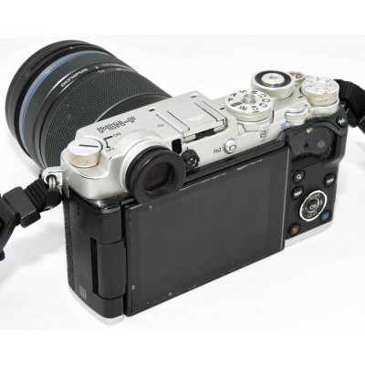 CAMARA DIGITAL COMPACTA OLYMPUS E-PL1 + 14-150MM