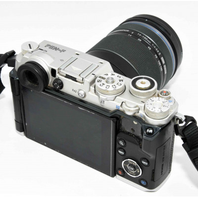 CAMARA DIGITAL COMPACTA OLYMPUS E-PL1 + 14-150MM