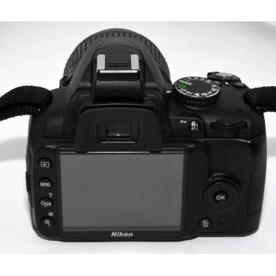 CAMARA REFLEX DIGITAL NIKON D3000 + NIKKOR 18-55MM