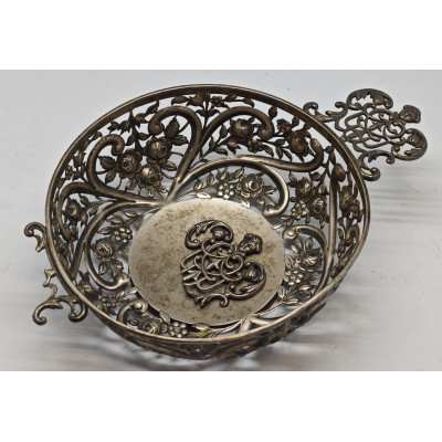 DOS BANDEJAS INGLESAS DE PLATA DE LEY (MÁS DE UN KIL0)