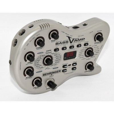 PEDAL PREAMPLIFICADOR BEHRINGER BASS V-AMP