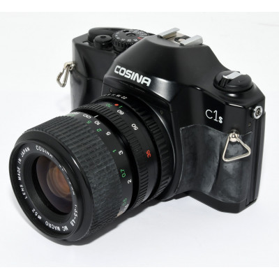 CÁMARA REFLEX ANALÓGICA COSINA C1S + 35-70MM