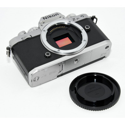 CÁMARA MIRRORLESS NIKON Z FC + 28MM F:2.8 KIT