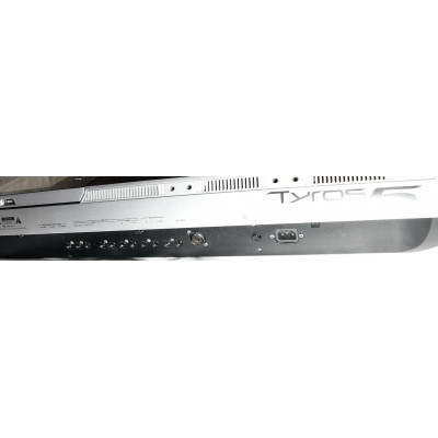 TECLADO SINTETIZADOR YAMAHA TYROS5 76