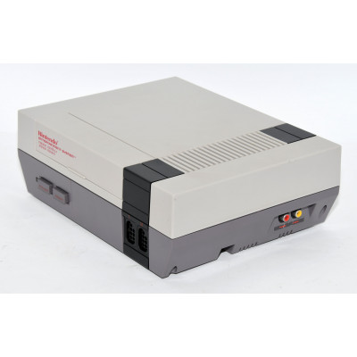 CONSOLA NINTENDO NES CON CAJA Y PISTOLA
