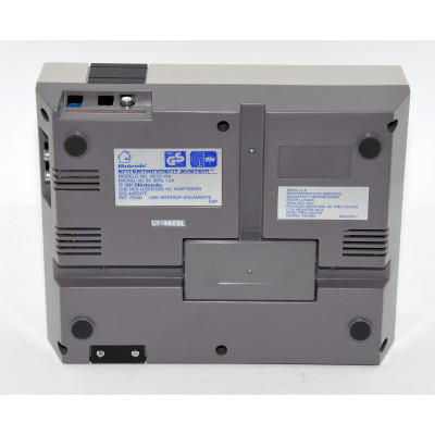 CONSOLA NINTENDO NES CON CAJA Y PISTOLA