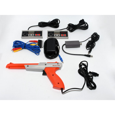 CONSOLA NINTENDO NES CON CAJA Y PISTOLA